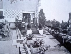 Haus Olbrich Vorgarten um 2